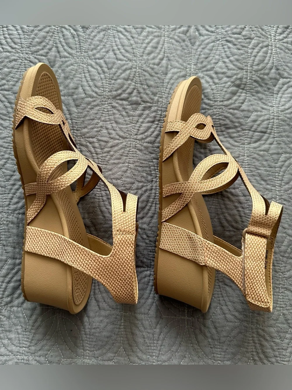 Baretraps Raeanne Strappy Wedge Sandals Gold/Beige Metallic - Size 7.5M